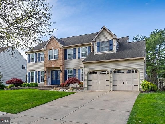 3rd image of 10 Spring Mill Ct