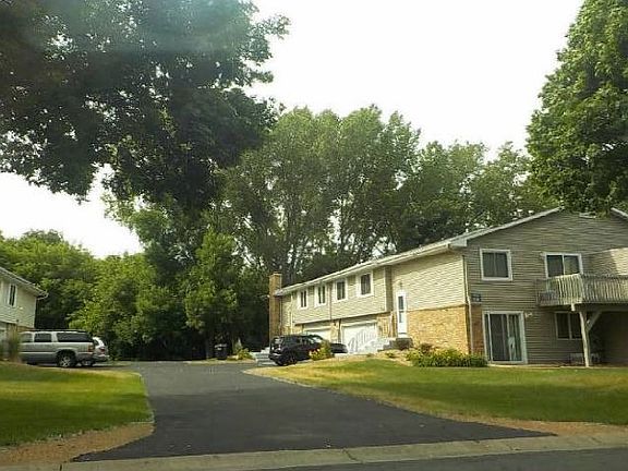 Exterior Neighborhood (street photo)