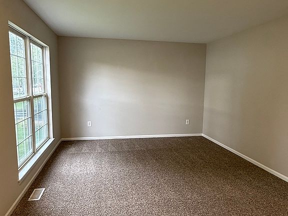 3rd image of 2032 Wedgewood Cir