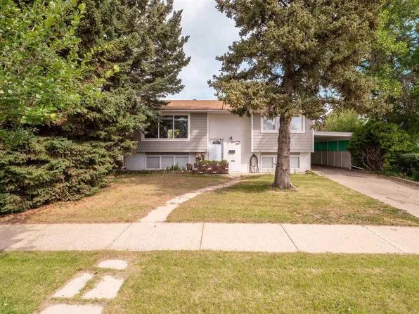 1109 Lakemount Blvd S, Lethbridge, AB T1K 3S4