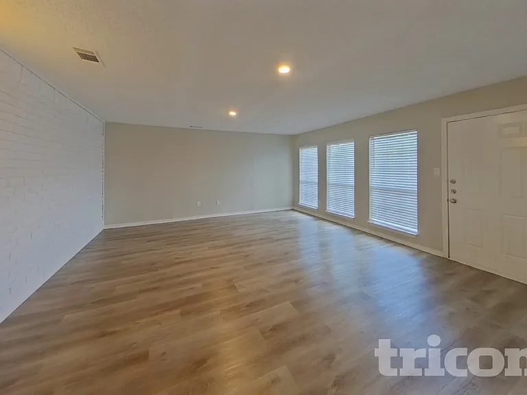 7309 Hedge Dr — Photo 16