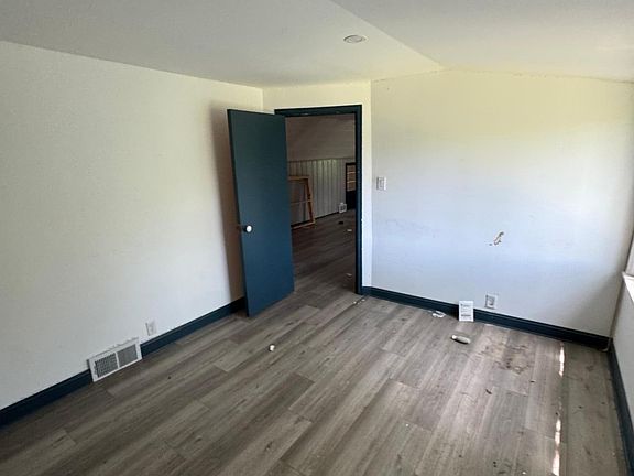 5th image of 2338 15th Ave E