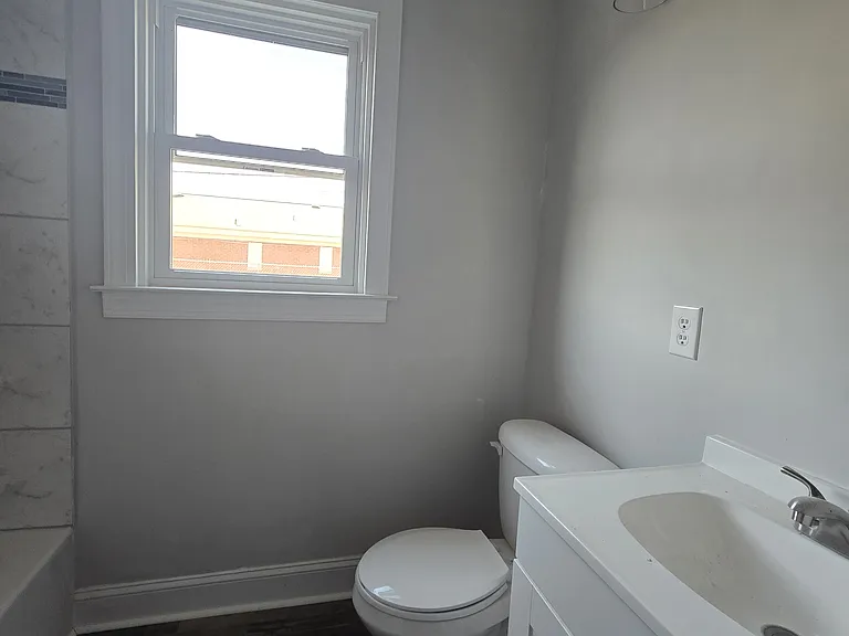 203 N Sylvan Dr — Photo 2