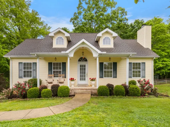 126 Silver Ln, Chapmansboro, TN 37035