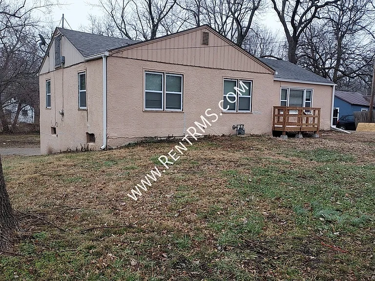 2430 SE Minnesota Ave — Photo 2