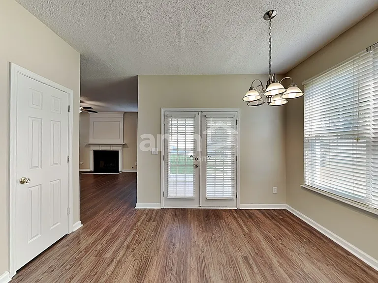 100 Summerchase Dr — Photo 4