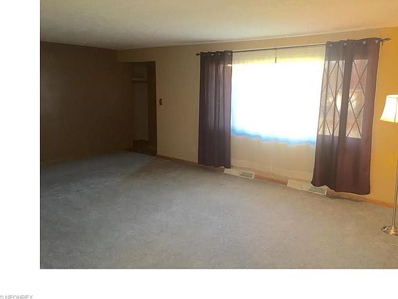 4th image of 42 Roanoke Ave