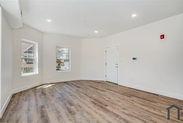 390 Carroll Ave #2 — Photo 9