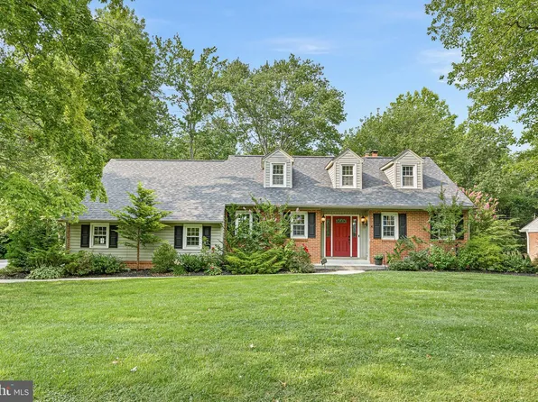 2533 Deepwood Dr, Wilmington, DE 19810