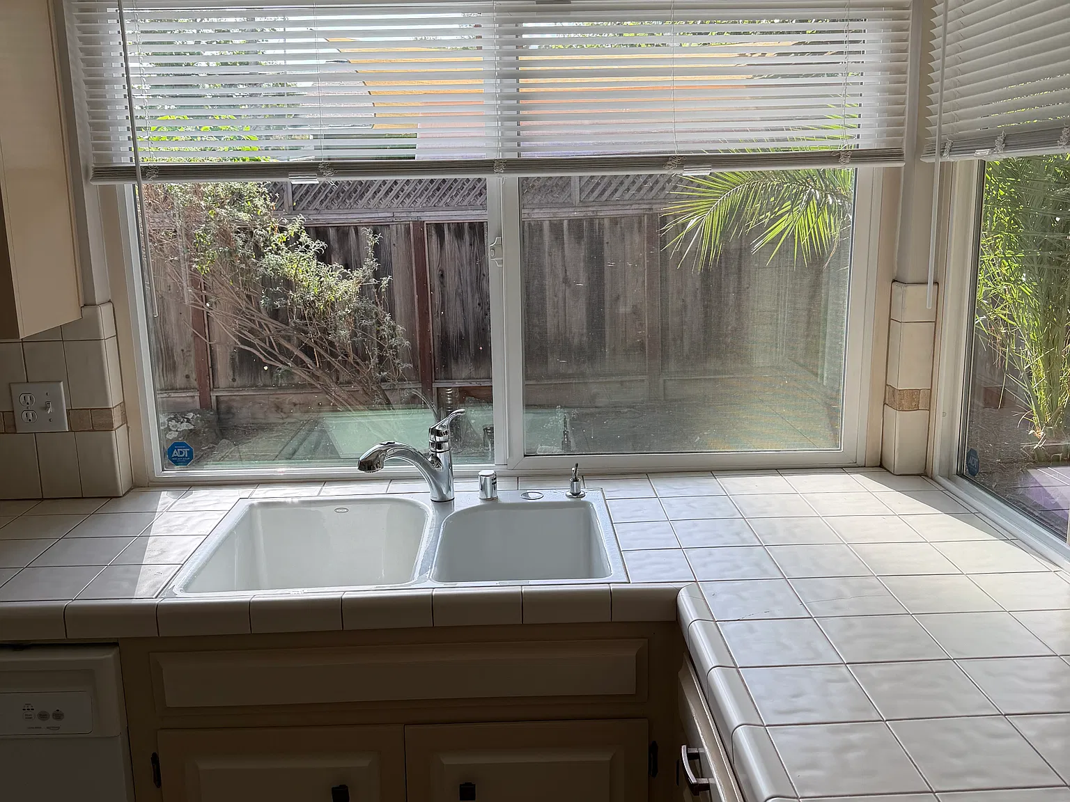 4 bed, 1543 sqft, $4,400 — Photo 3