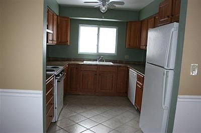 2nd image of 520 Washington Ave