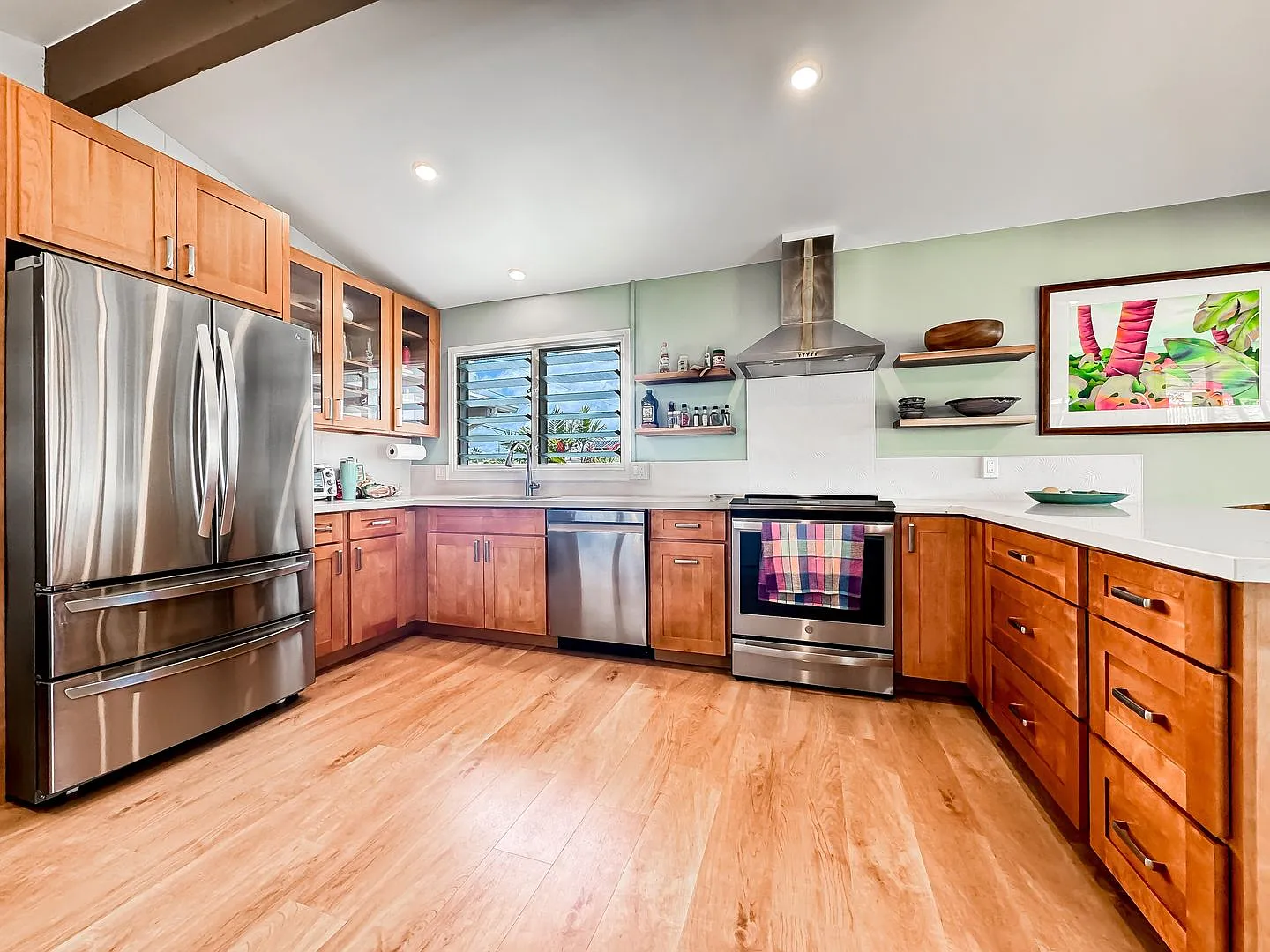 Furnished, Pet Friendly, Kailua House Fronting Canal — Photo 1