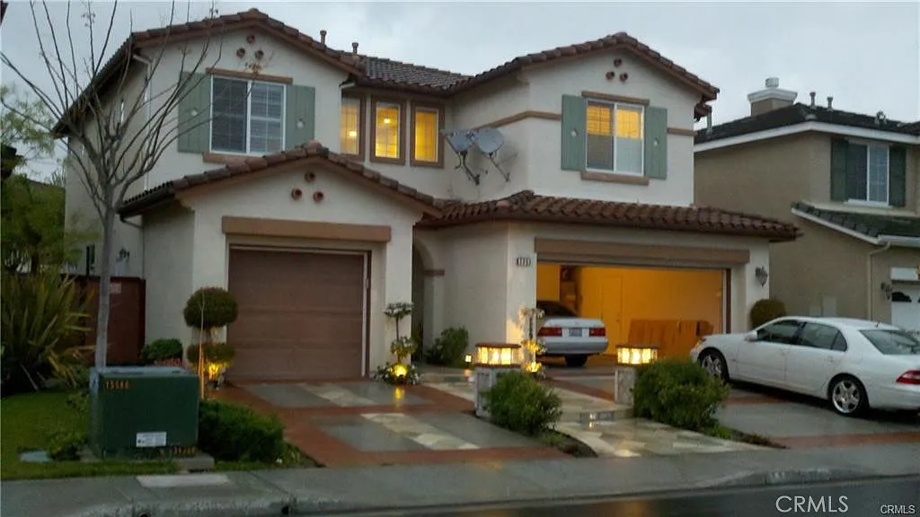 5 bed, 3240 sqft, $6,000 — Photo 1
