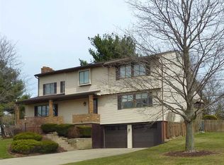 555 Sunset Hills Dr, Freedom, PA