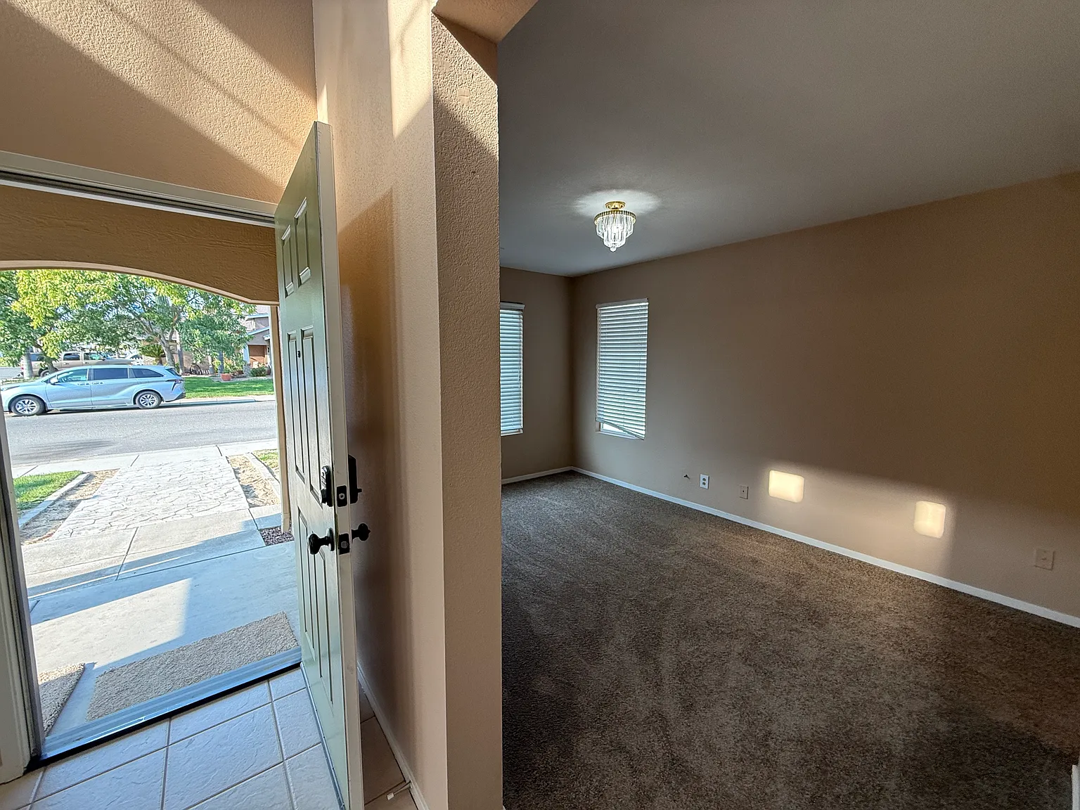 4 bed, 2254 sqft, $2,600 — Photo 3