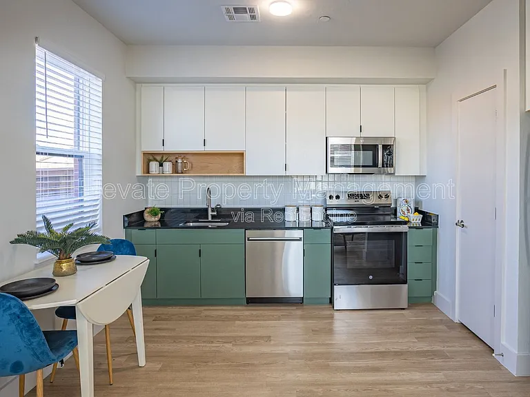 1701 NW 12th St #11 — Photo 5