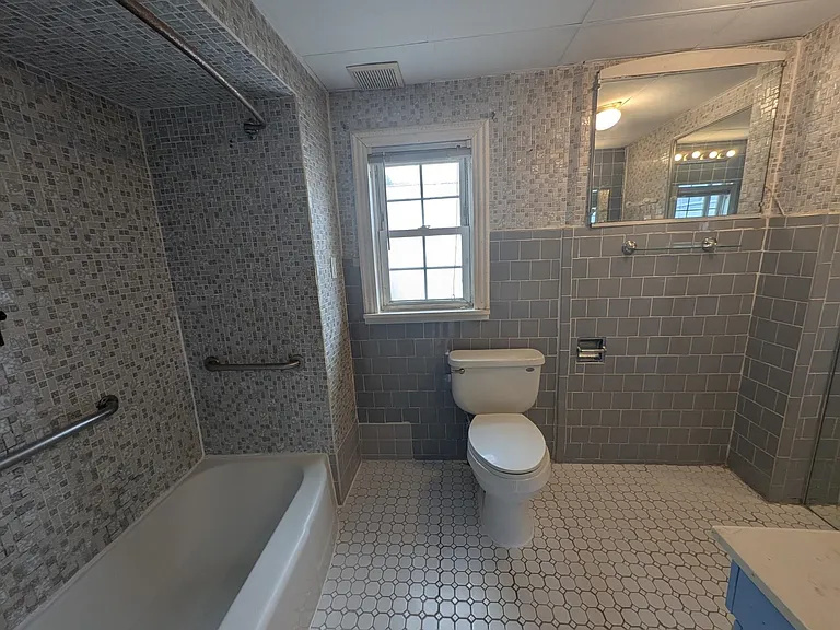 1430 44th St #1 — Photo 3