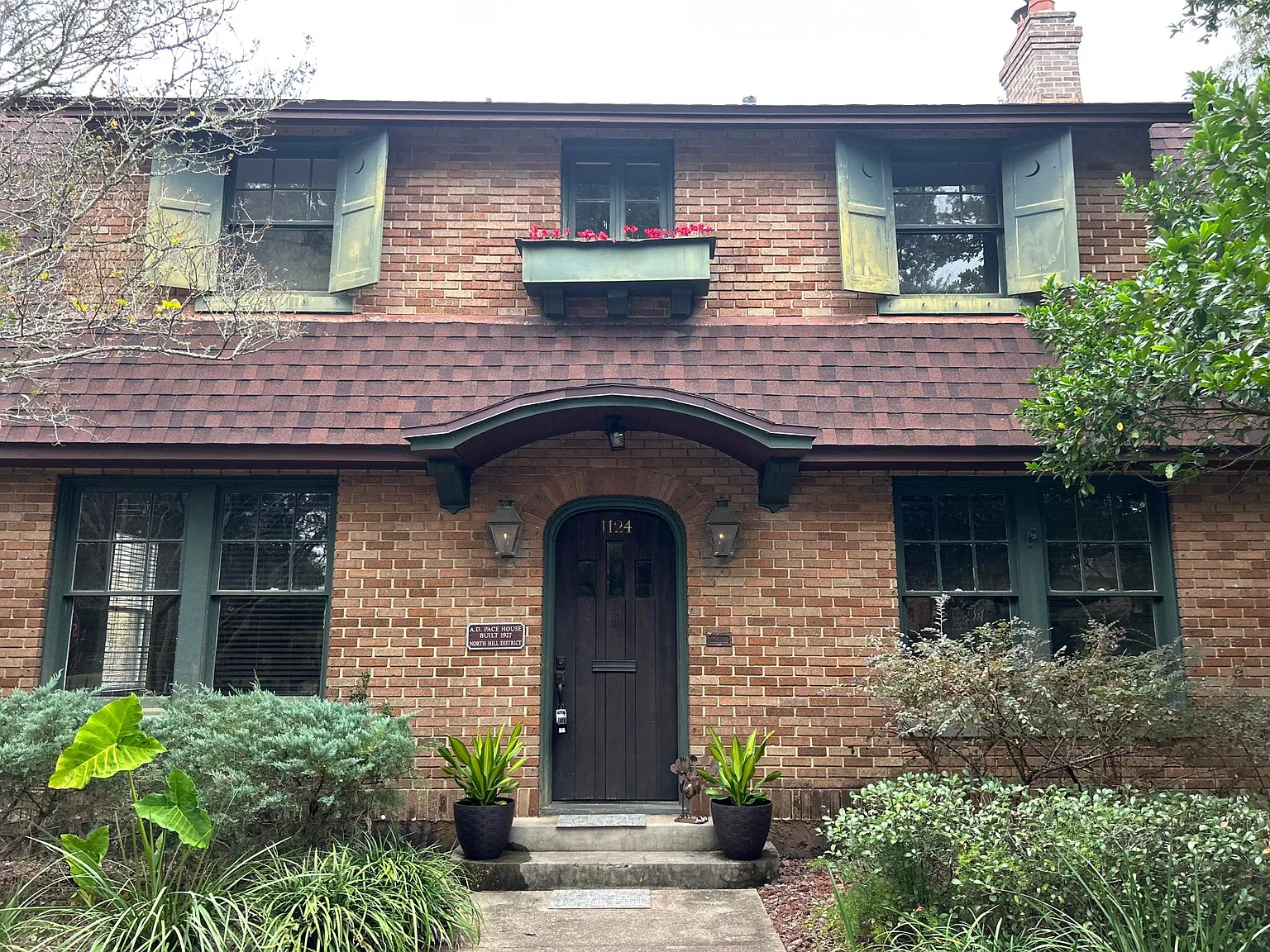 1124 N Spring St — Photo 1