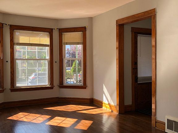 3rd image of 4437 N Keokuk Ave #1