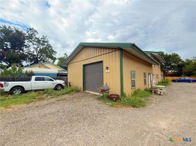 117 S Emma St, Bartlett, TX