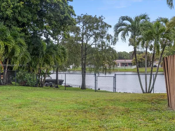 14181 Leaning Pine Dr, Miami Lakes, FL 33014