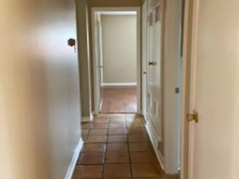 2250 Greenbriar Dr — Photo 11