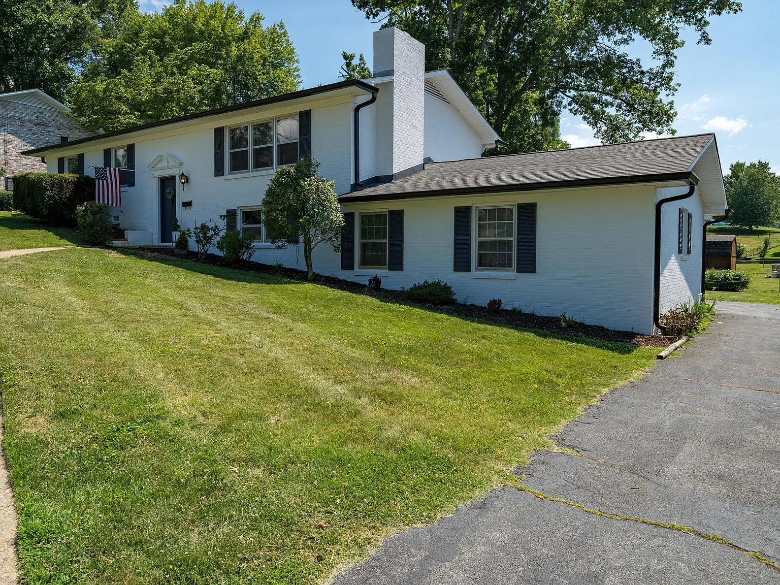 3 bed, 2160 sqft, $2,000 — Photo 2