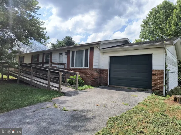 110 Oakwood Ave, Dauphin, PA 17018