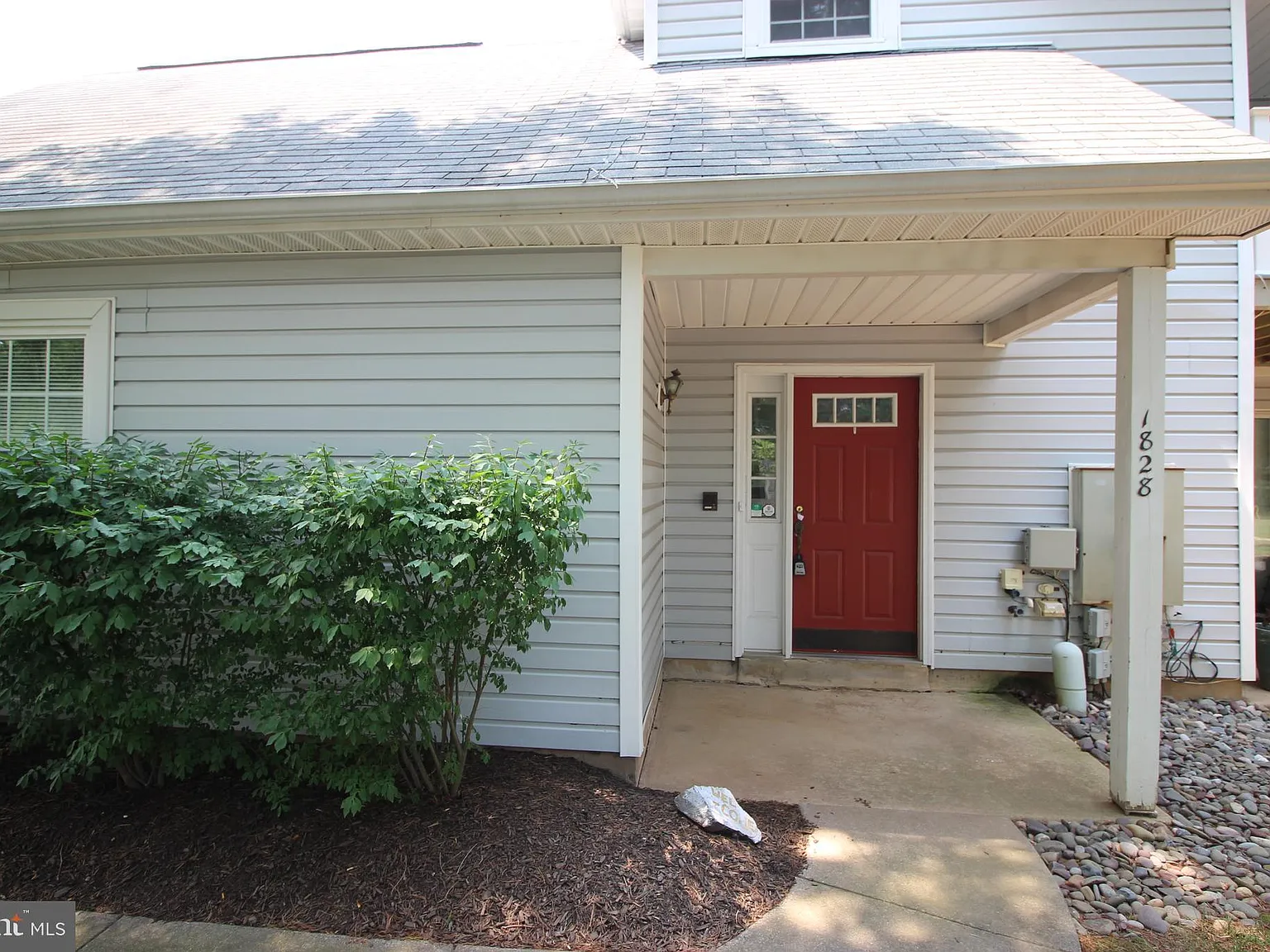 3 bed, 2.0 bath, 1356 sqft, $2,795 — Photo 1