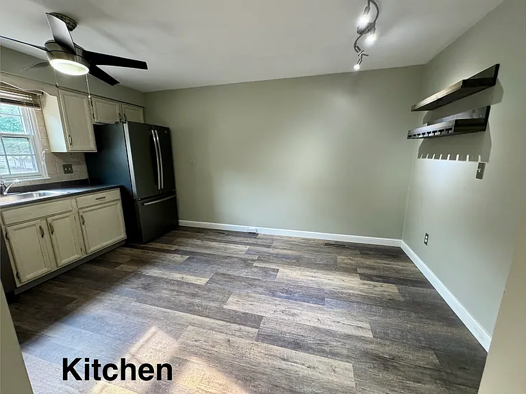 747 Windvue Dr — Photo 4