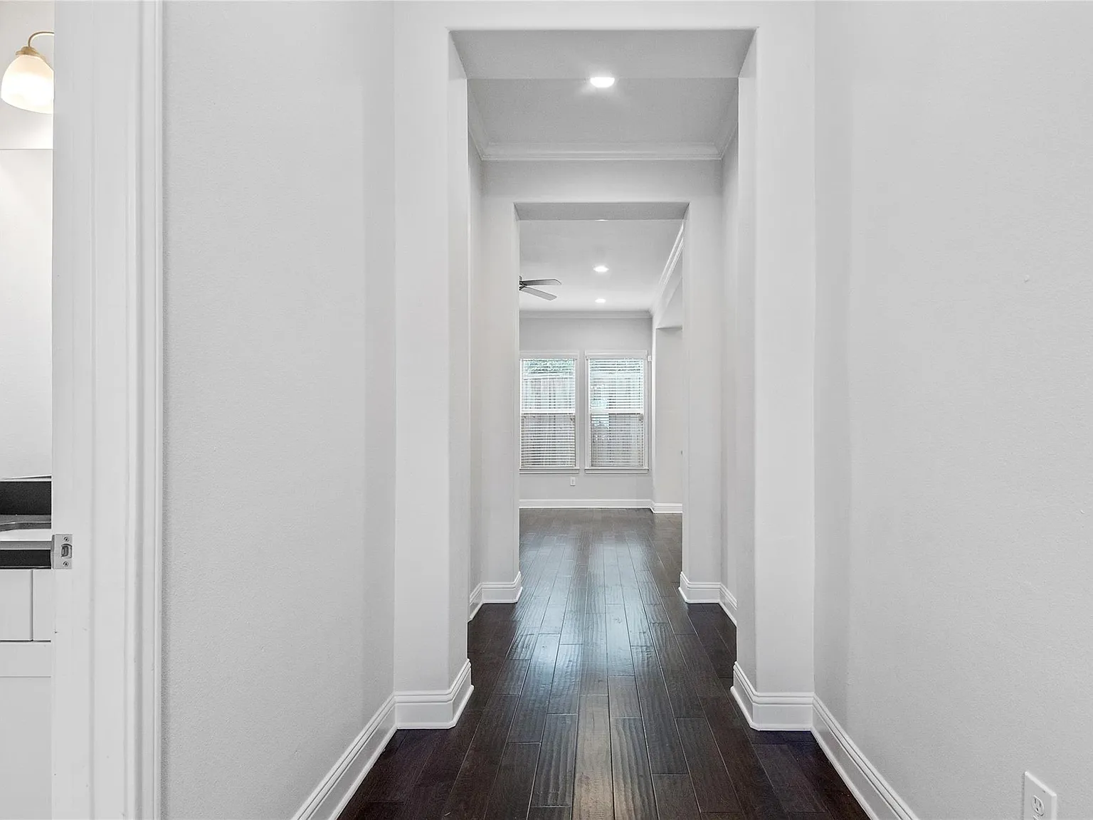 3 bed, 2.5 bath, 1964 sqft, $2,800 — Photo 3