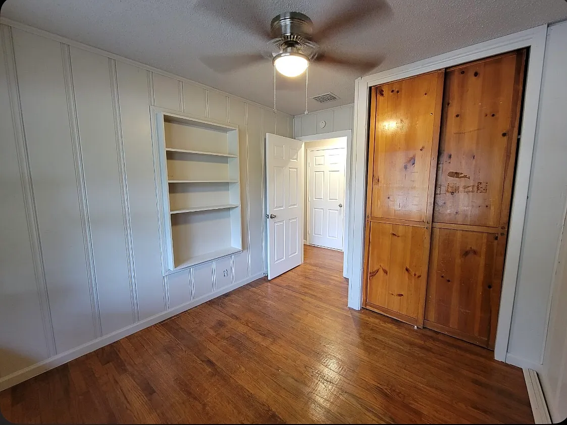 209 Gilbert Ln — Photo 4