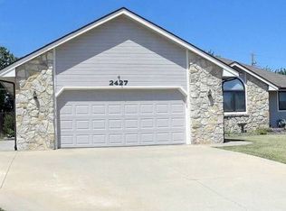 2427 SE Cedarwood Dr, Topeka, KS 66605