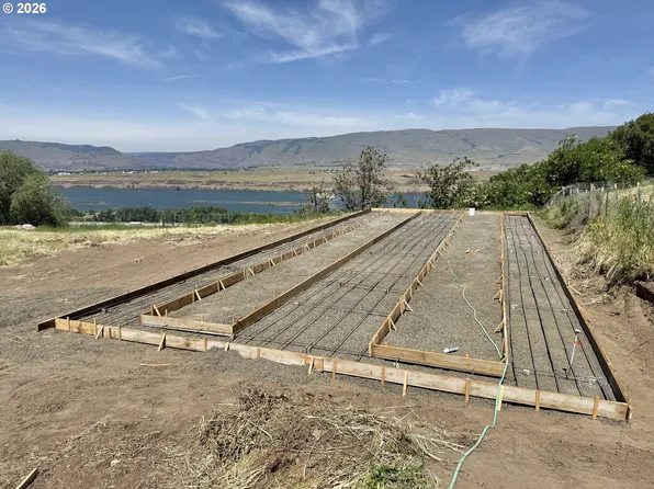 2743 E 9th St, The Dalles, OR 97058