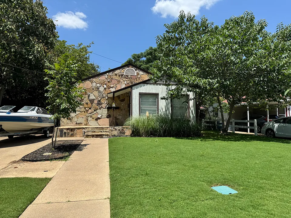2104 Houston Pl
