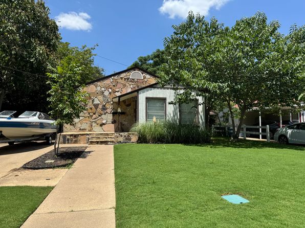2104 Houston Pl