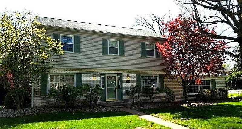 1st image of 30 Willowbrook Dr