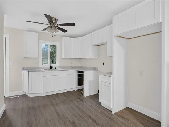 68 Uncas St, Warwick, RI 02889