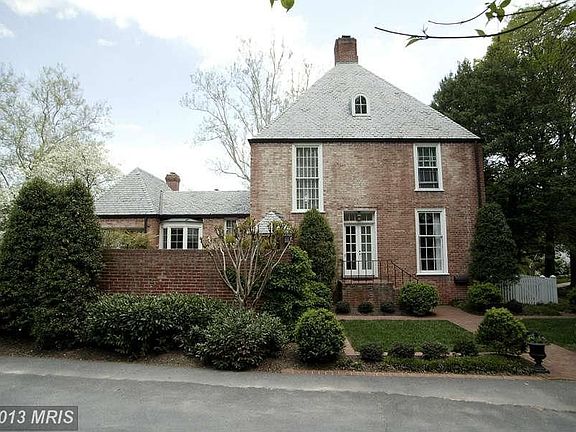2nd image of 3805 Blackthorn St