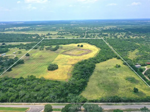 4552 Mineral Cemetary Rd, Beeville, TX 78102