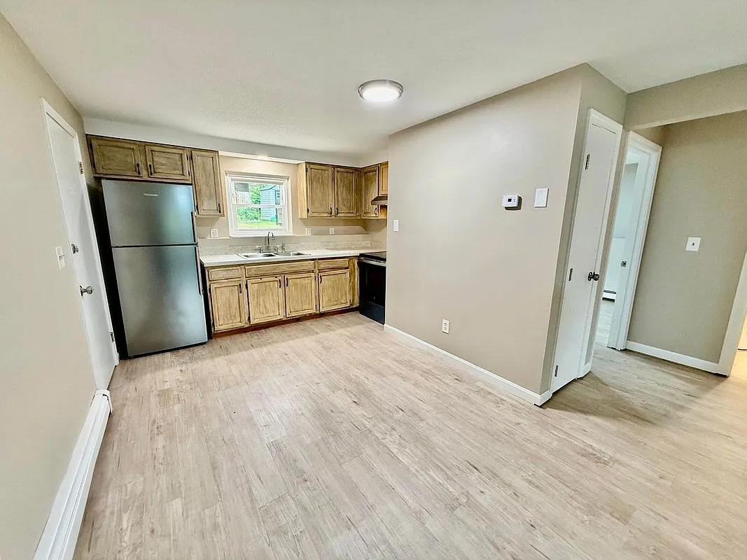 2 bed, 1.0 bath, 740 sqft, $1,950 — Photo 3