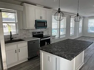 3 bed, 2.0 bath, 1356 sqft, $1,629 — Photo 4