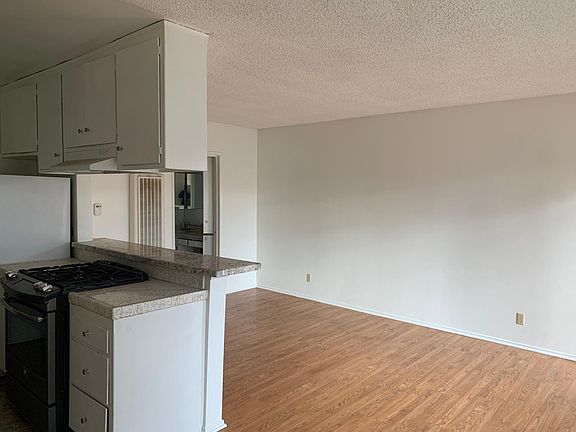 2nd image of 5927 Gregory Ave #5