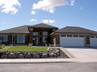 3715 W 48th Ave, Kennewick, WA