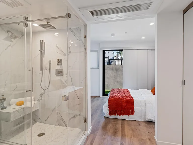 916 Westbourne Dr #203 — Photo 7