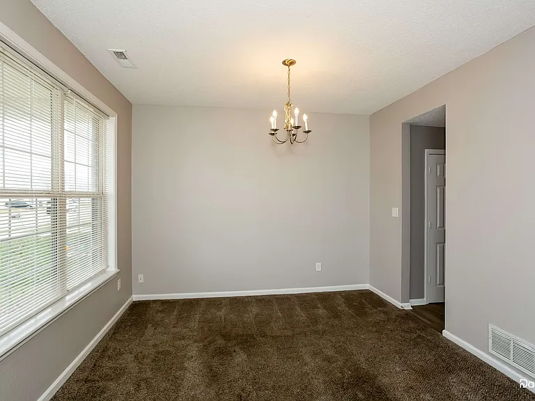 6535 Locust Grove Dr — Photo 6