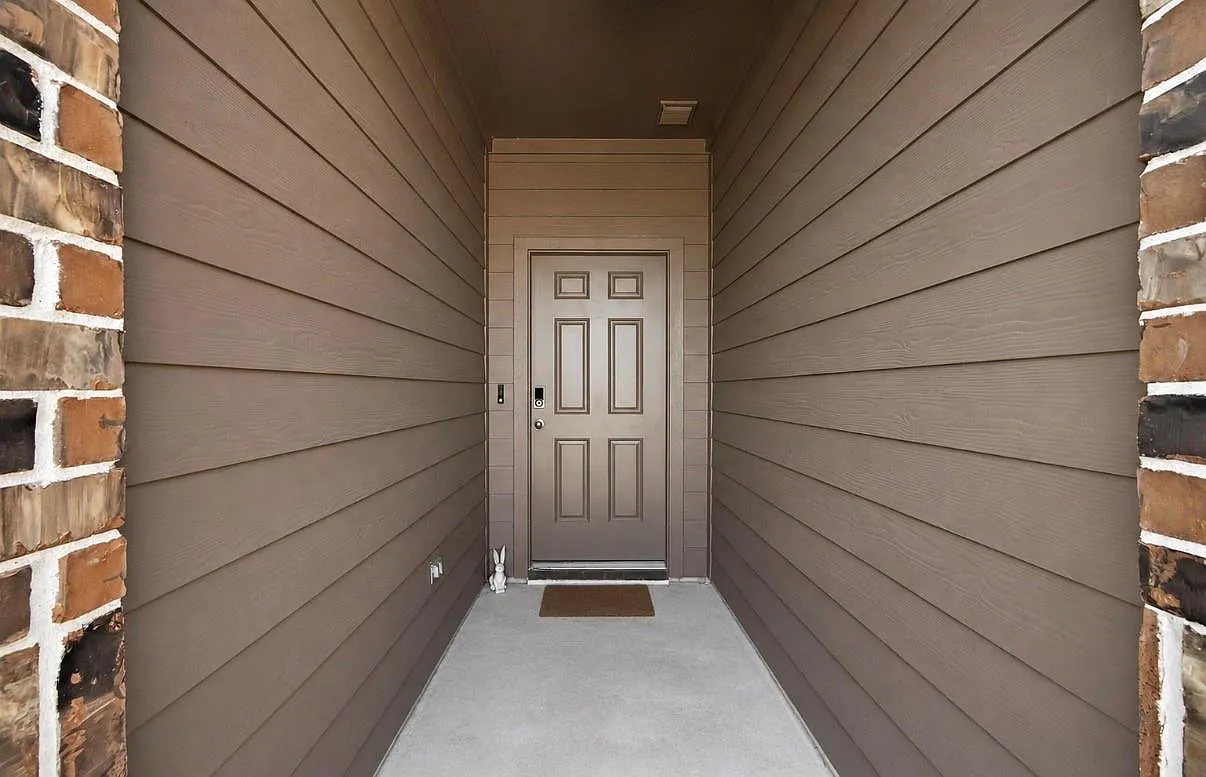 4 bed, 2.0 bath, 1831 sqft, $2,395 — Photo 4