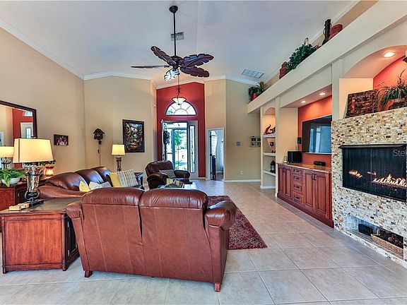 3rd image of 2427 N Brentwood Cir