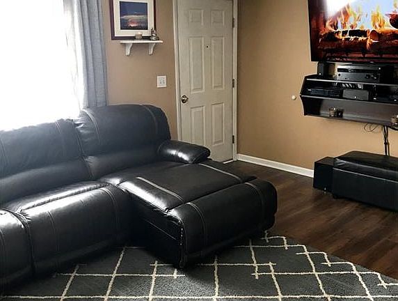 4th image of 225 Park Ave