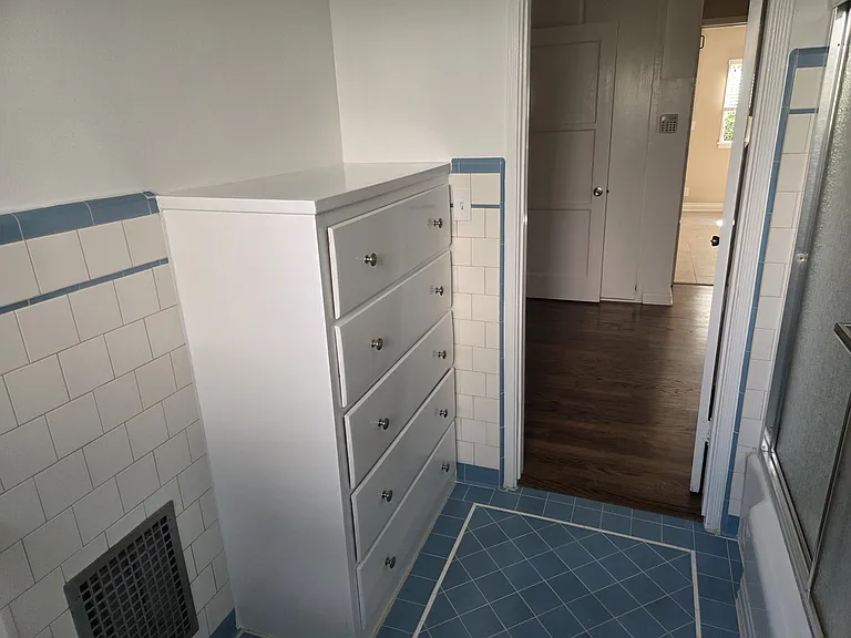 15219 Wyandotte St — Photo 20